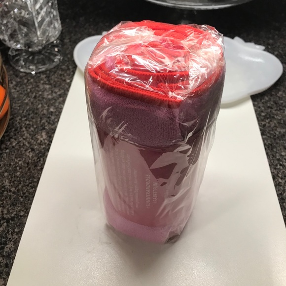 Yoga towel Summer and rose by fabfitfun - Picture 2 of 6